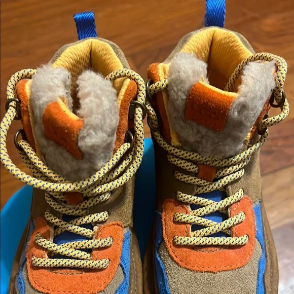 Beautiful Ugg boots worn 1 time boys size 13, excellent condition - Picture 6 of 7